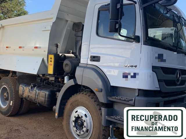 Caminhão MB4144 Mercedes Benz 2016